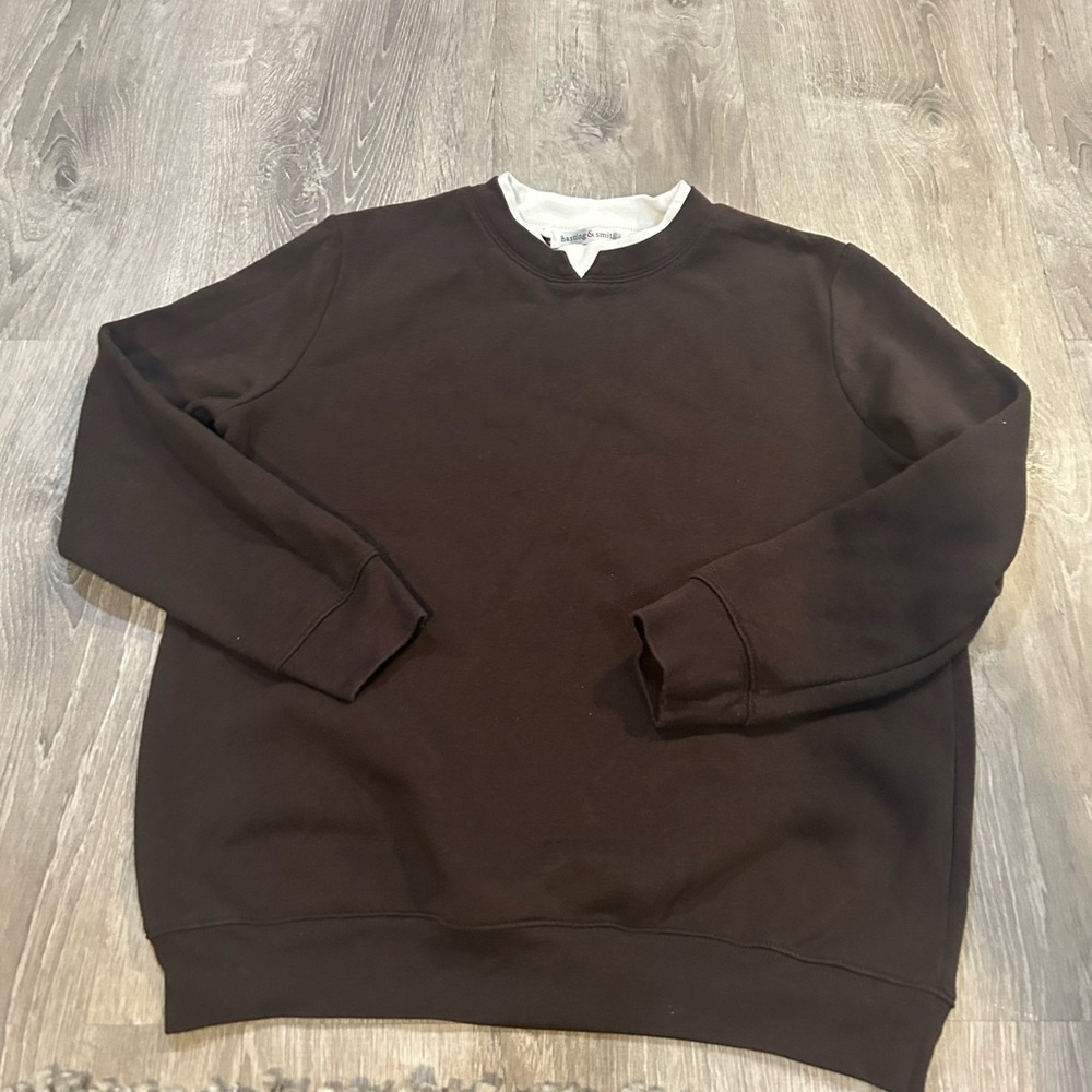 Hastings&Smith Sweatshirt in Classic Brown with white  collar  size small
